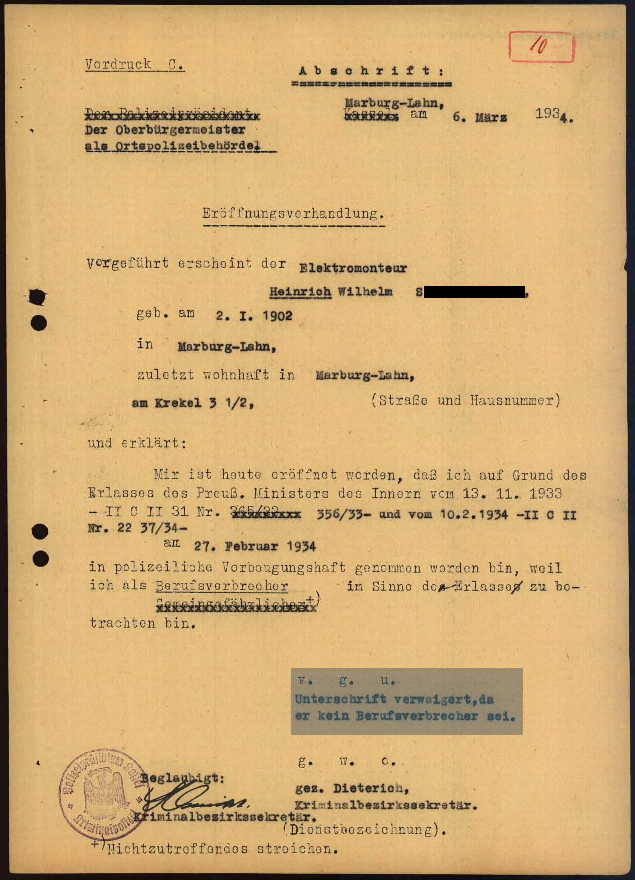 Heinrich S. verweigert die Unterschrift unter dem Dokument der Eröffnungsverhandlung